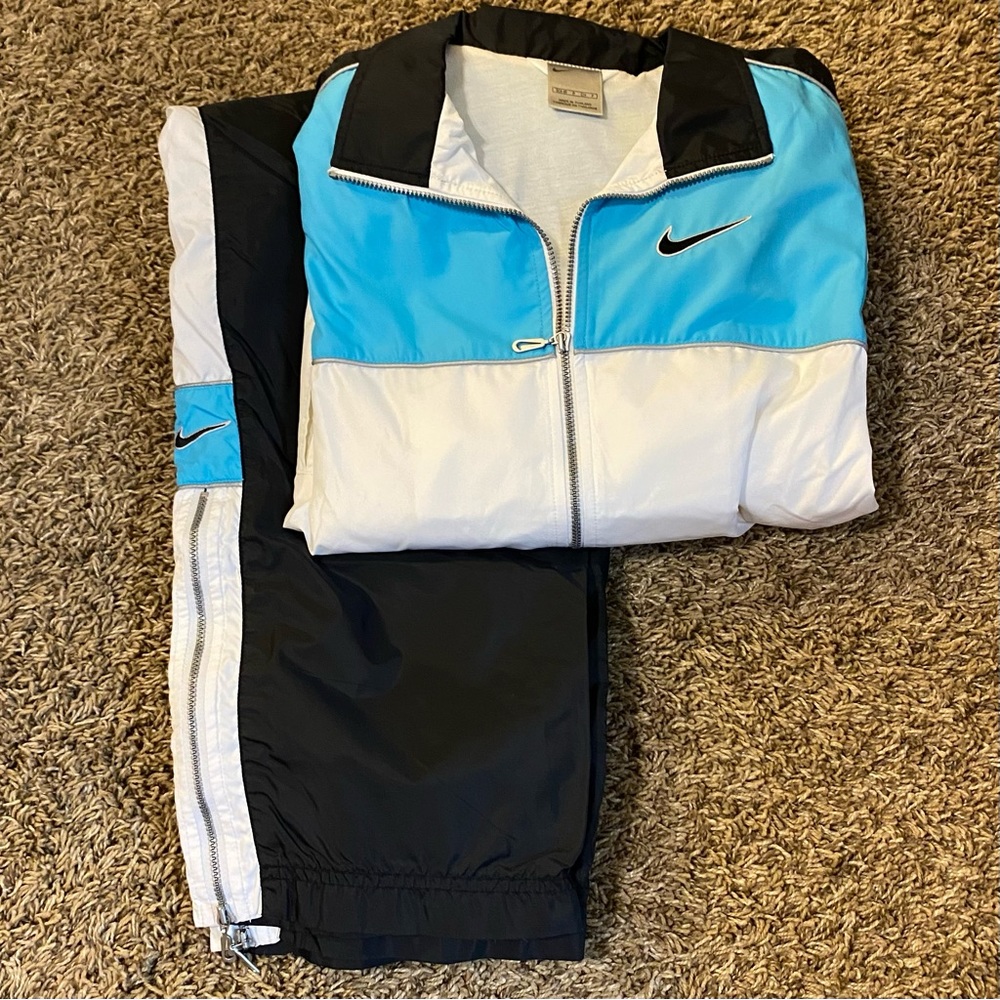Nike Windbreaker Outfit size Small